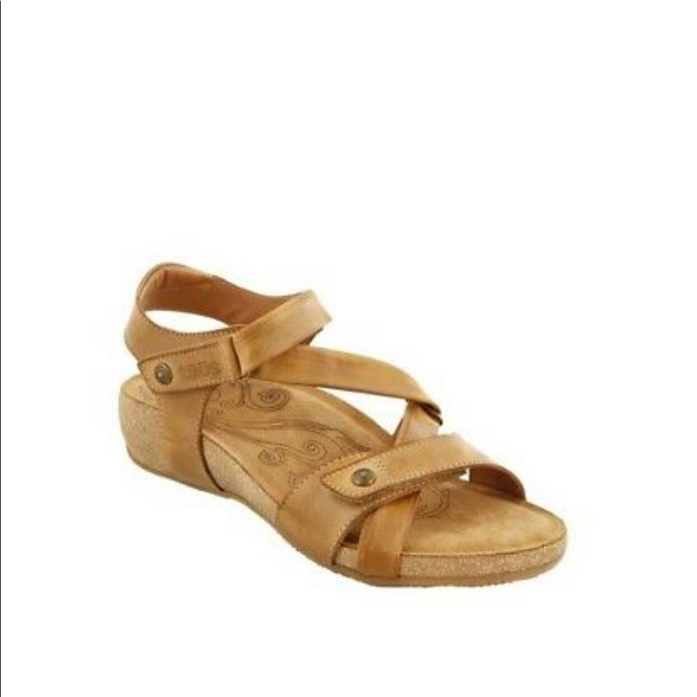 Hard to find Taos Universe sandal.Size 10-10.5